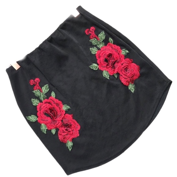 BOOHOO Night Black Mini Skirt Raised Floral Design - Picture 1 of 6